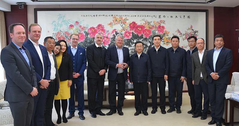 Meeting with Shenyang Mayor 
